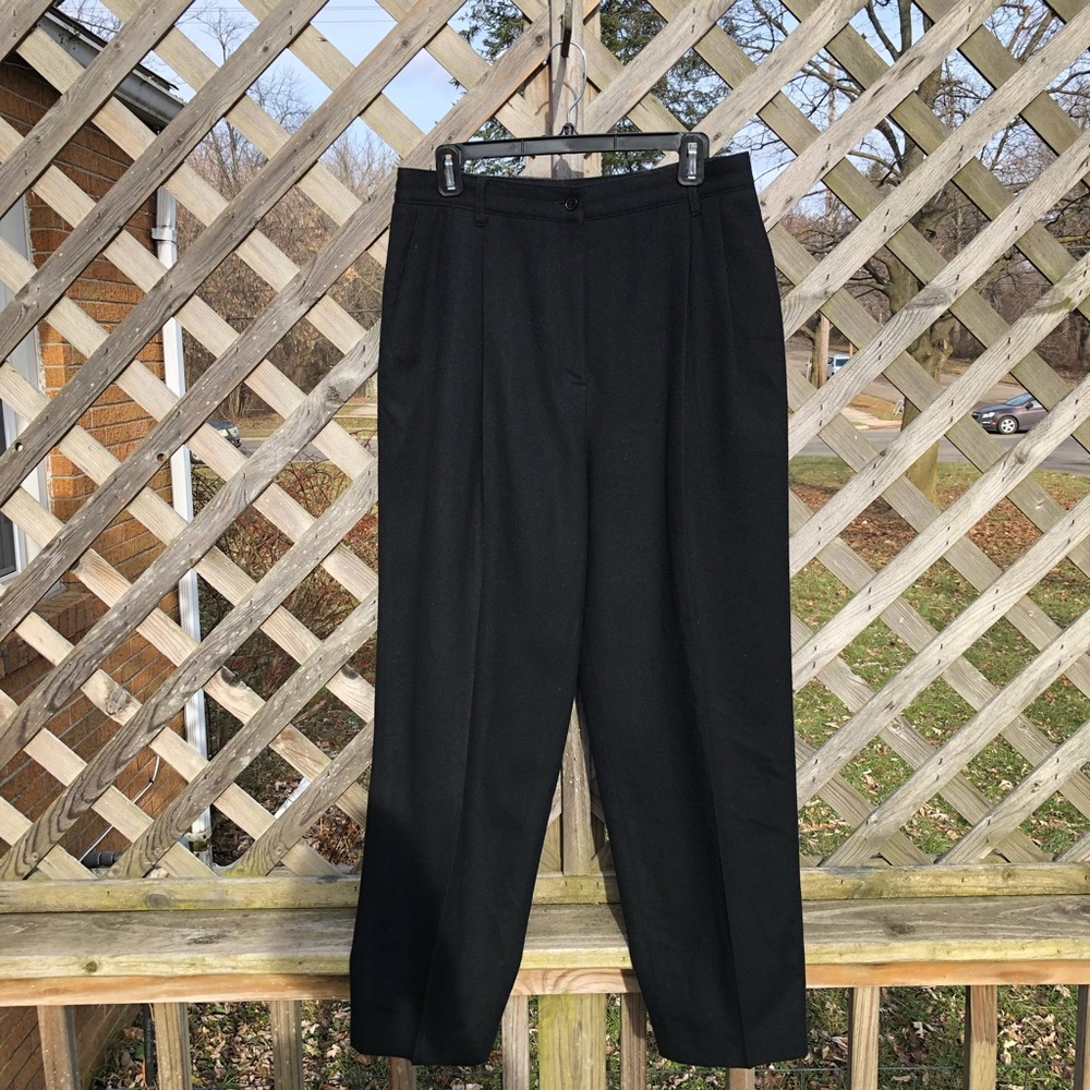 Elegant Sag Harbor 100% wool trousers